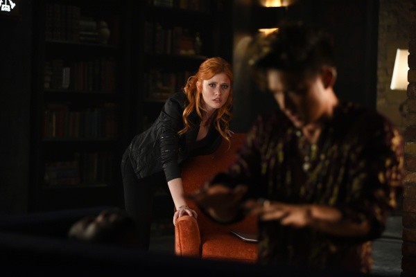 Magnus Bane (Harry Shum Jr) et Clary (Katherine McNamara) 