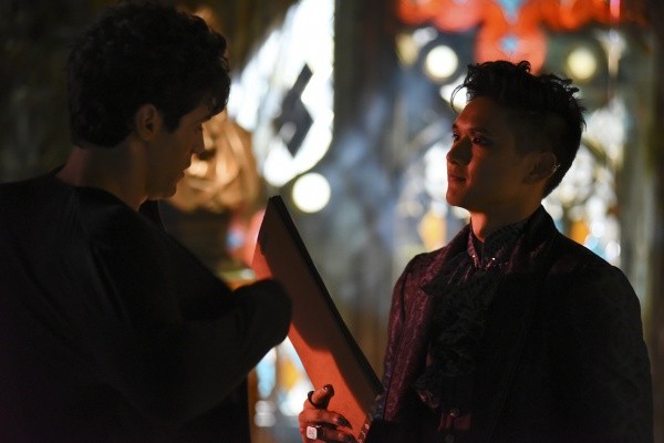 Alec Lightwood (Matthew Daddario) et Magnus Bane (Harry Shum Jr)