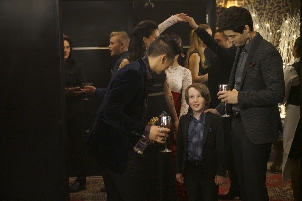 Alec (Matthew Daddario) ,Magnus (HarryShum Jr)  et Max Lightwood (Jack Fulton)